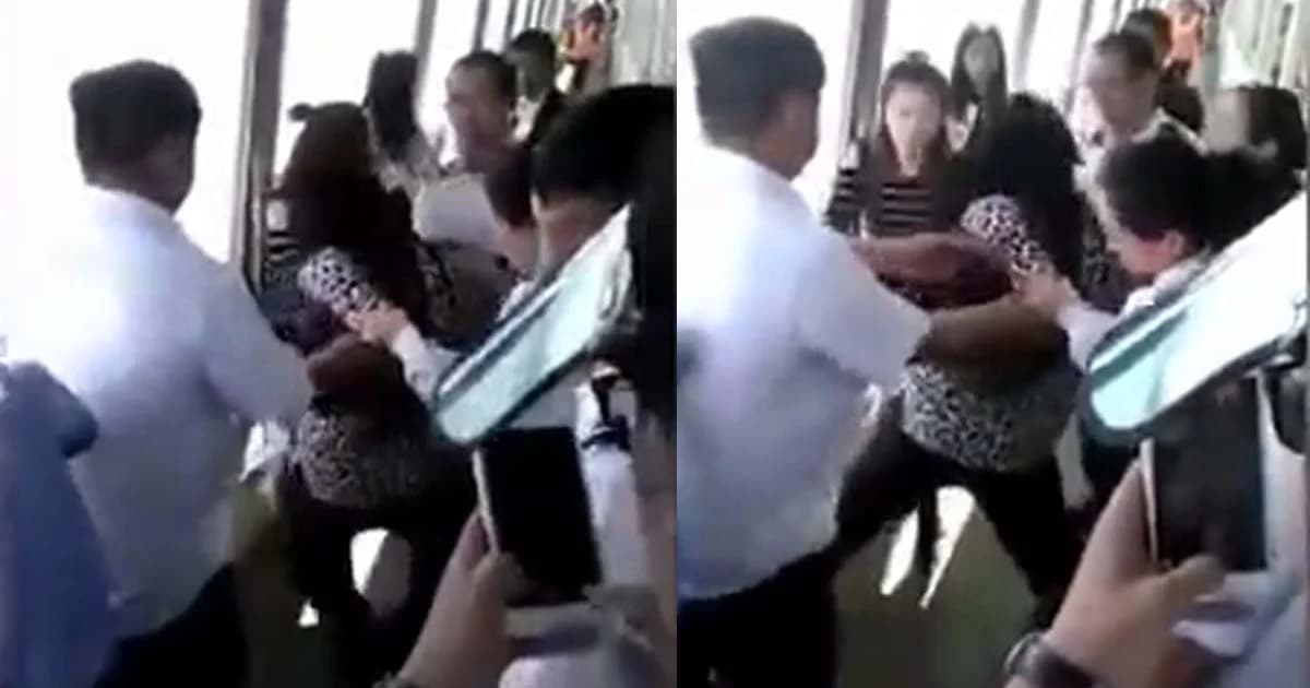 ยื้อกันวุ่น! สาวจีนทำมือถือตกทะเลสาบ ตกใจจะกระโดดลงไปเก็บ