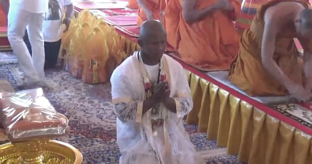 “บัวขาว บัญชาเมฆ” บวชถวายเป็นพระราชกุศลแด่ในหลวง ร.9