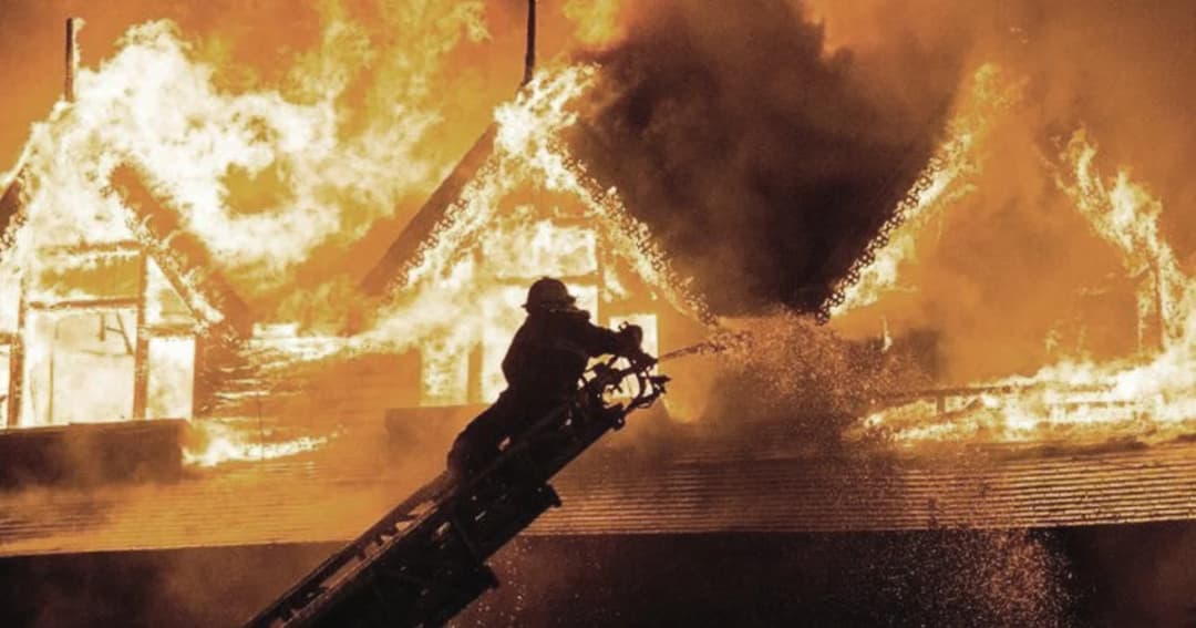 วอดทั้งหลัง ! ไฟไหม้ รร.ดังสุดหรูในย่างกุ้ง จนท.เร่งหาสาเหตุ