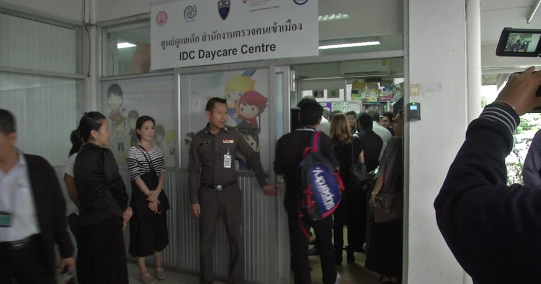 สตม.จัดเลี้ยงอาหารผู้ต้องกัก ถวายเป็นพระราชกุศลแด่ในหลวง ร.9