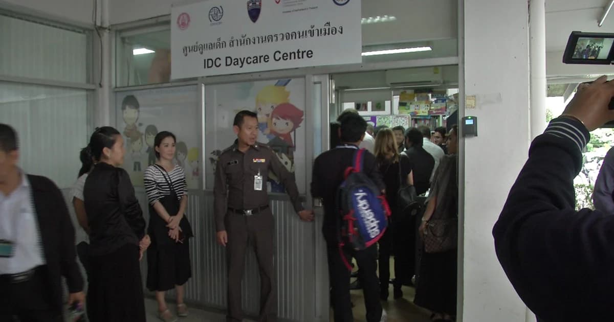 สตม.จัดเลี้ยงอาหารผู้ต้องกัก ถวายเป็นพระราชกุศลแด่ในหลวง ร.9