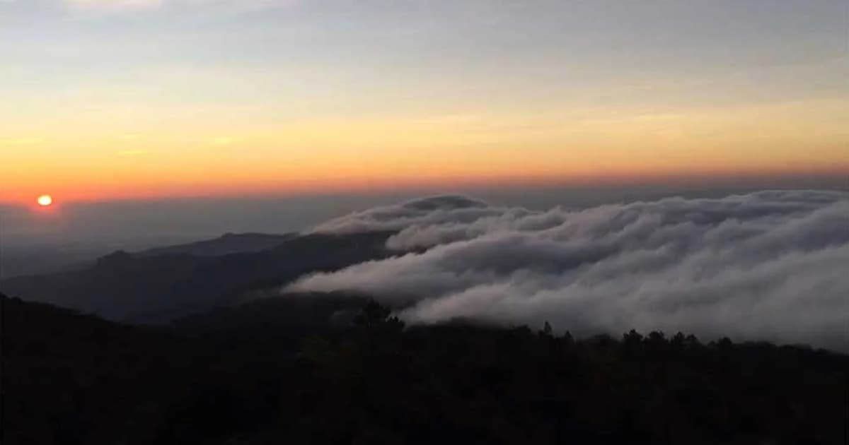 นทท.แห่ชมทะเลหมอกดอยอินทนนท์คึกคัก