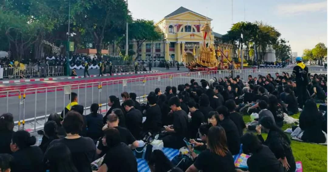 ตัดสิทธิ์สื่อ 3 สำนัก ไม่ให้ทำข่าว ฐานละเมิดคำสั่ง ไลฟ์สดซ้อมใหญ่ริ้วขบวนพระราชพิธี