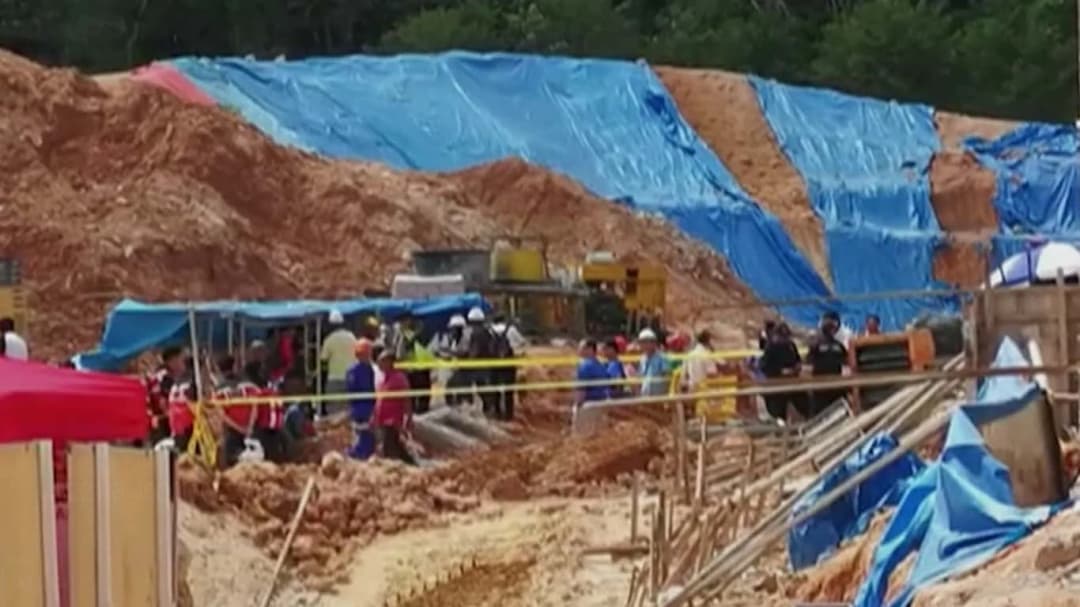 เกิดเหตุดินถล่มเขตก่อสร้างในปีนัง เสียชีวิตแล้ว 3 ราย สูญหายอีก 11 ราย