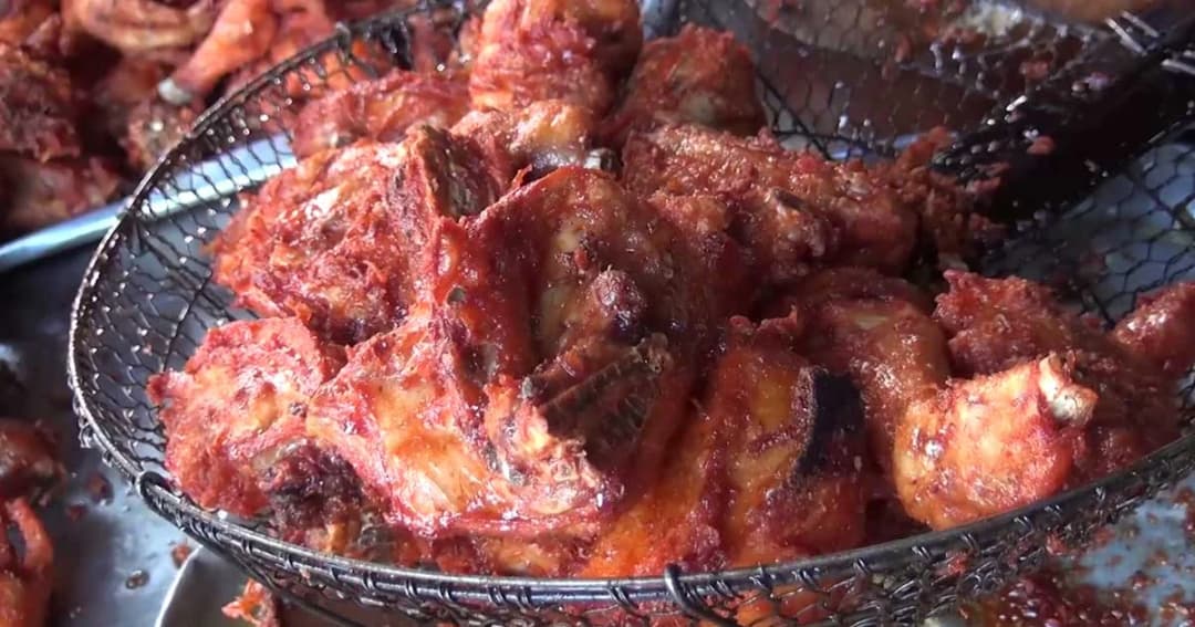 ร้านข้าวเหนียวไก่ทอดยังขายดี แม้คนแห่กินเจ