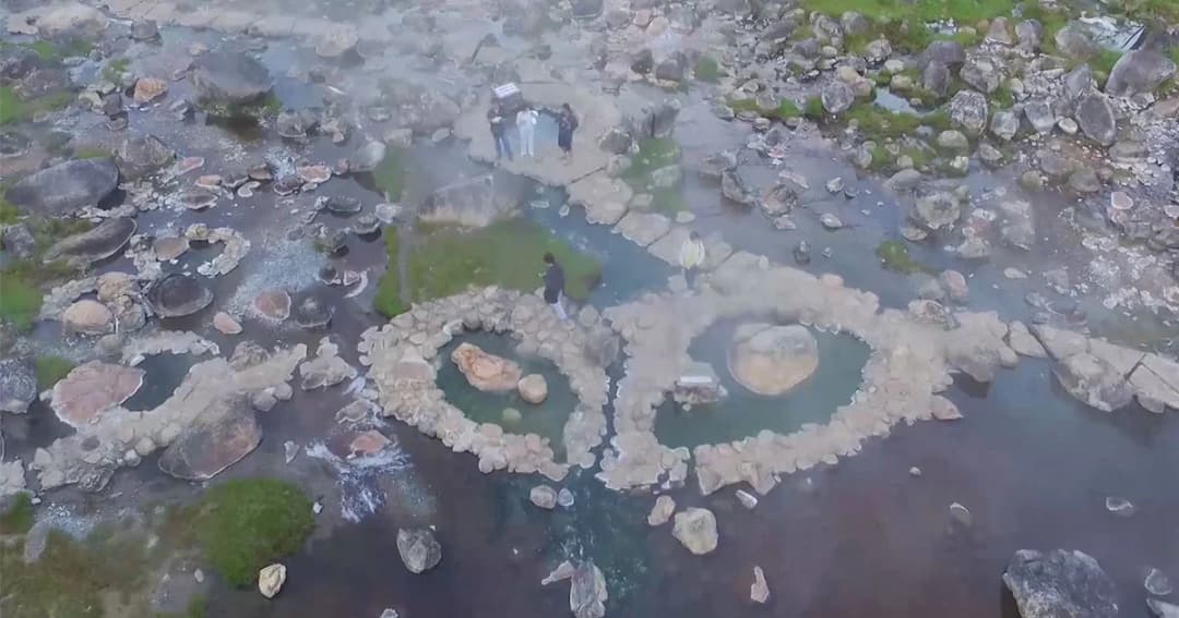 คึกคัก ! คนแห่เที่ยวชมความงาม “น้ำพุร้อนแจ้ซ้อน” พร้อมชมสายหมอกยามเช้า