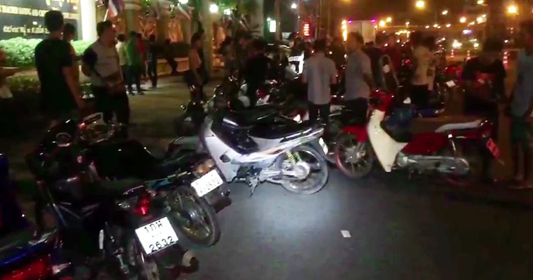 ป่วนดีนัก ! รวบ จยย.เด็กแว้นกว่า 100 คัน ซิ่งป่วนถนน