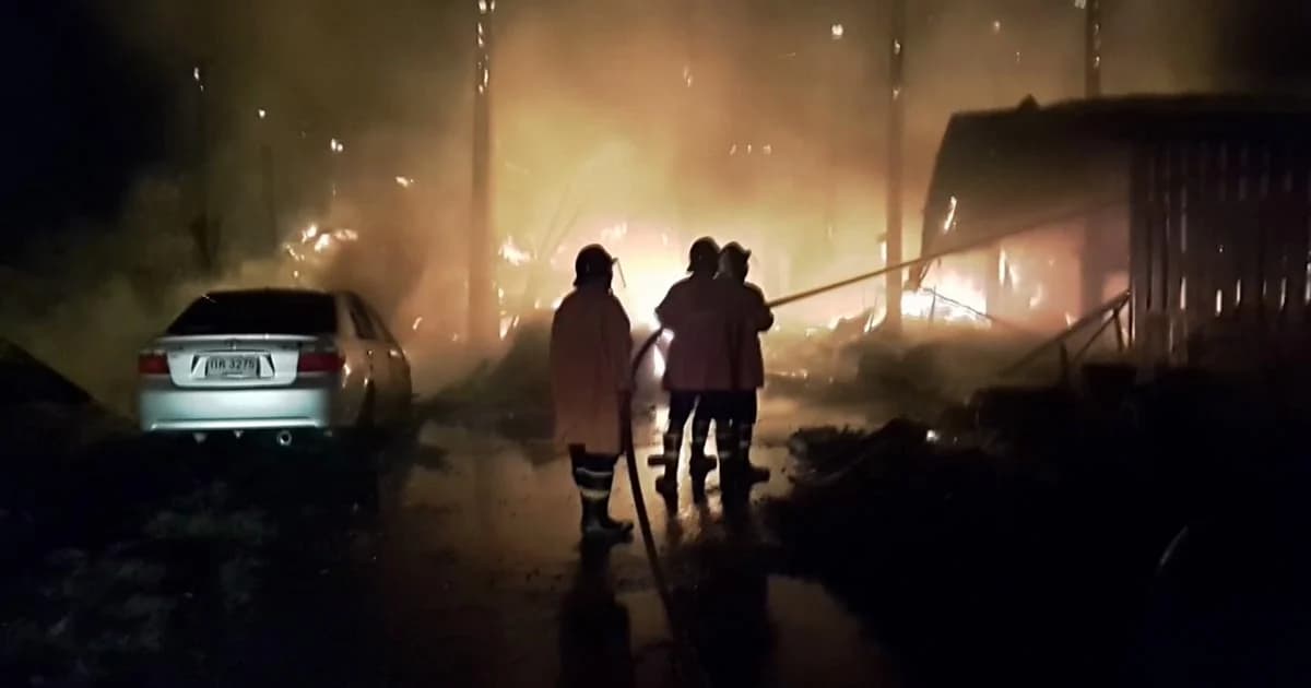 สลด ! ไฟไหม้บ้านทรงไทยเก่าวอด คลอกพ่อเฒ่าวัย 74 ดับสยอง