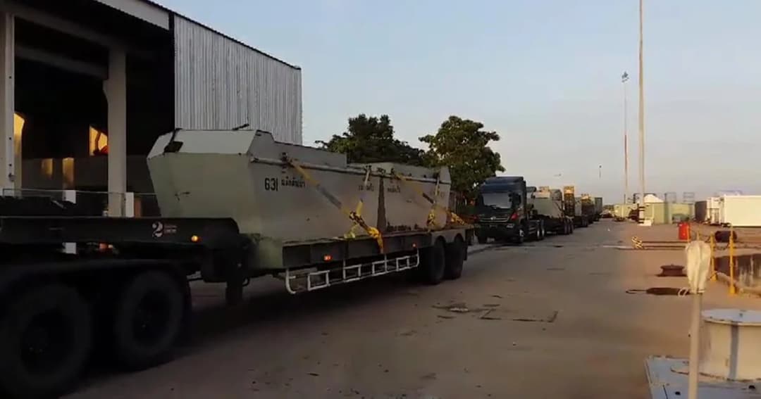 กองทัพเรือส่ง ‘เรือผลักดันน้ำ’ ไปสมุทรสาคร เร่งระบายน้ำสู่ทะเล