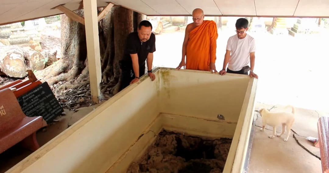 ฮือฮา ! พบบ่อน้ำโบราณไม่เคยแห้งในวัดดังชุมพร ชาวบ้านเชื่อเป็นบ่อน้ำศักดิ์สิทธิ์