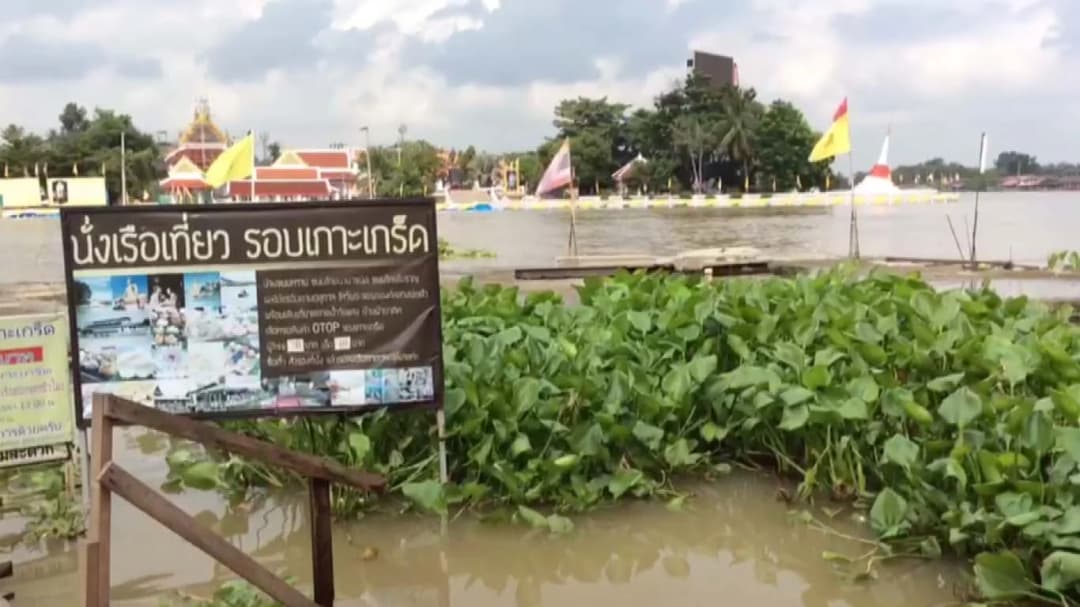 นนทบุรีอ่วม ! ระบายน้ำเหนือกระทบ “เกาะเกร็ด” น้ำท่วมสูง ชาวบ้านขนของไม่ทัน