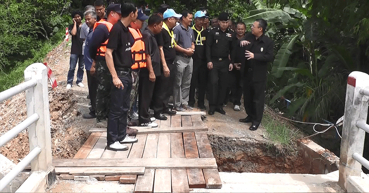 สุราษฎร์ฯ ฝนตกหนัก น้ำป่าถล่มคอสะพานขาด มีผู้เสียชีวิต 1 ราย