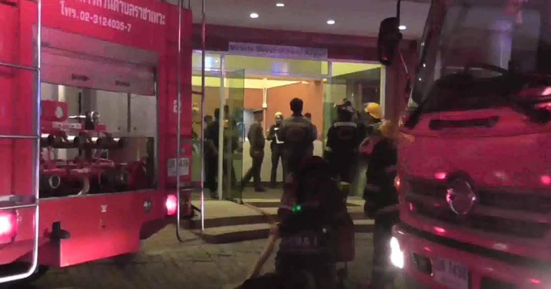 นทท.กว่า 100 ชีวิตหนีตายโกลาหล ไฟไหม้ รร.ดังย่านกิ่งแก้ว ไร้เสียงเตือนภัย