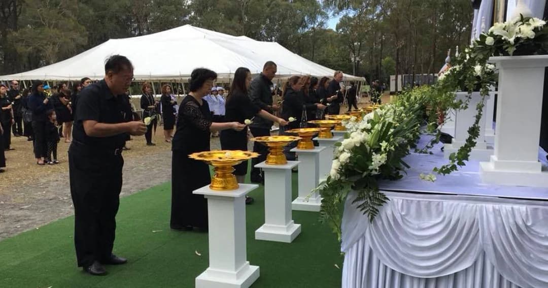 ชาวไทยในซิดนีย์ร่วมพิธีถวายดอกไม้จันทน์ – รำลึกพระมหากรุณาธิคุณในหลวง ร.9