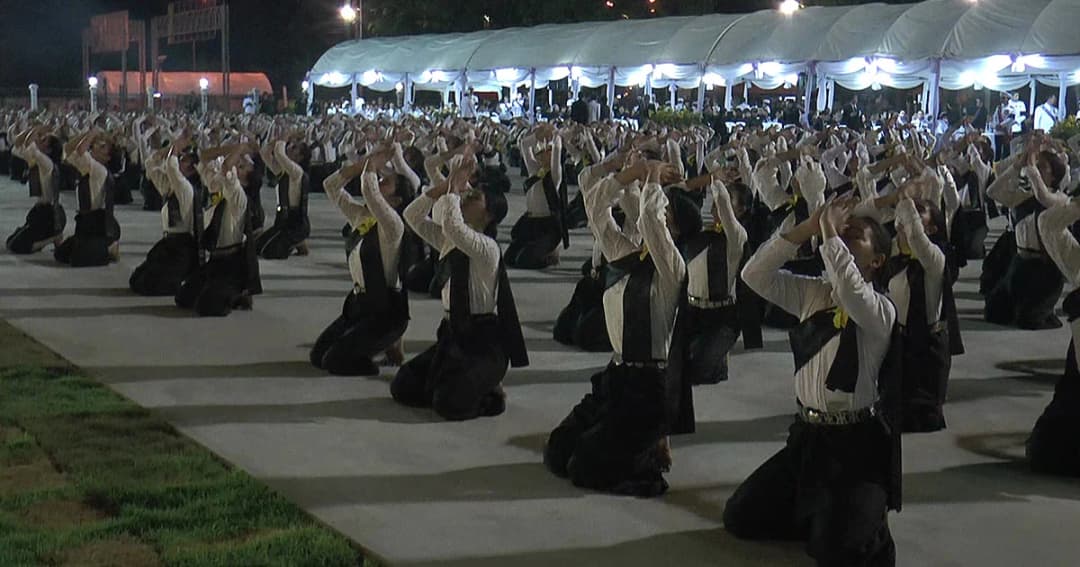 ชาวบุรีรัมย์กว่า 356,000 คน ร่วมอาลัยถวายดอกไม้จันทน์ ส่งเสด็จ ร.9 สู่สวรรคาลัย