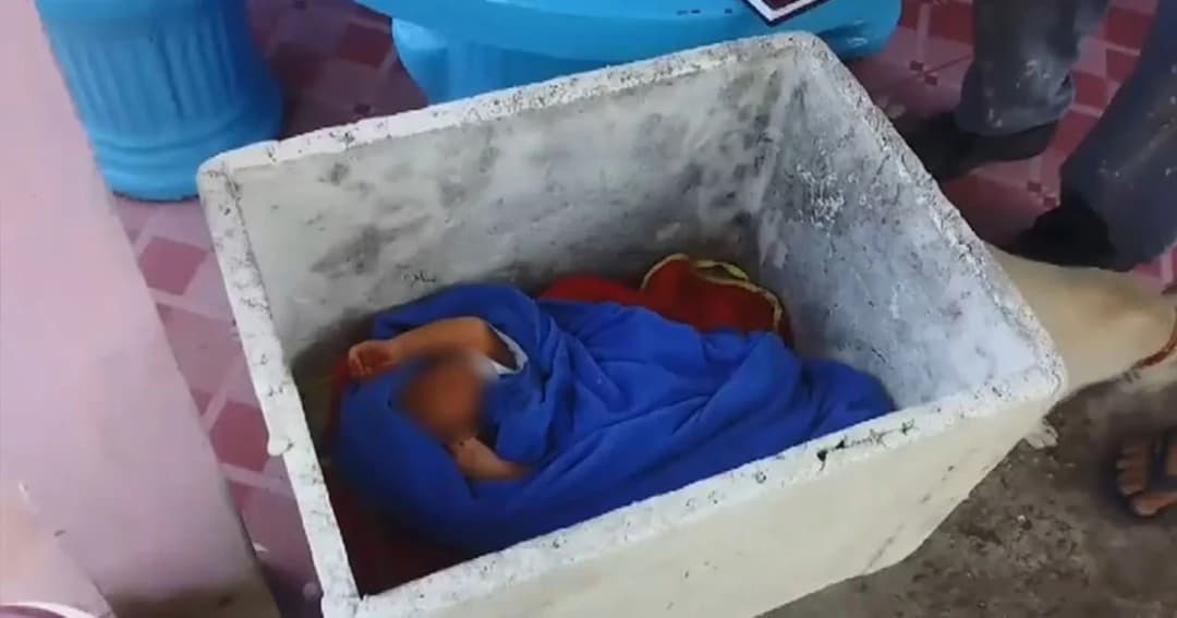 พบทารกเพศชาย ถูกแม่ใจร้ายใส่กล่องโฟม ทิ้งหน้าบ้าน ริมถนน