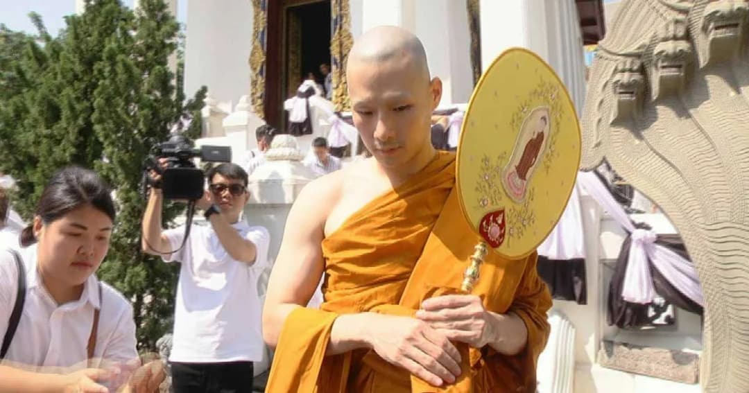 “ภัทร ฉัตรบริรักษ์” บวช ถวายเป็นพระราชกุศลในหลวง รัชกาลที่ 9 และทดแทนคุณแม่