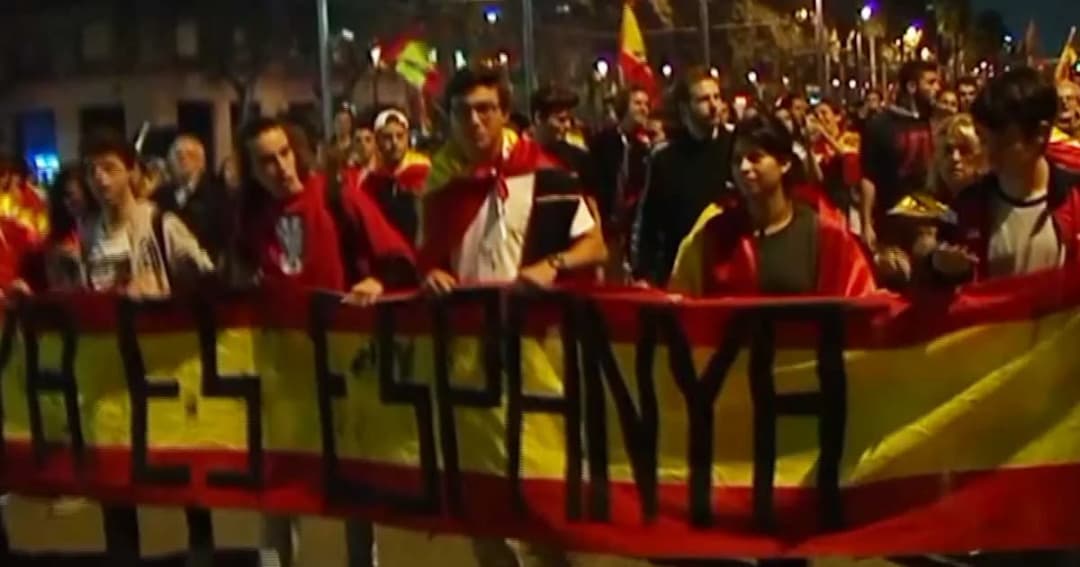 เกิดเหตุผู้ชุมนุมสองฝ่ายปะทะกันในบาร์เซโลนา