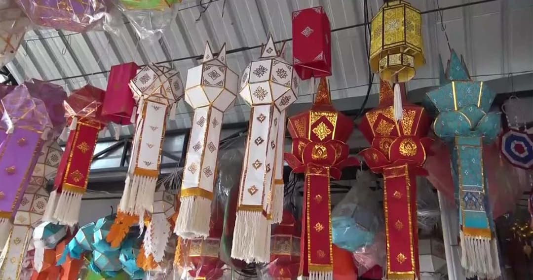 คึกคัก ! ชาวเชียงใหม่แห่ซื้อโคมล้านนารับเทศกาลยี่เป็ง