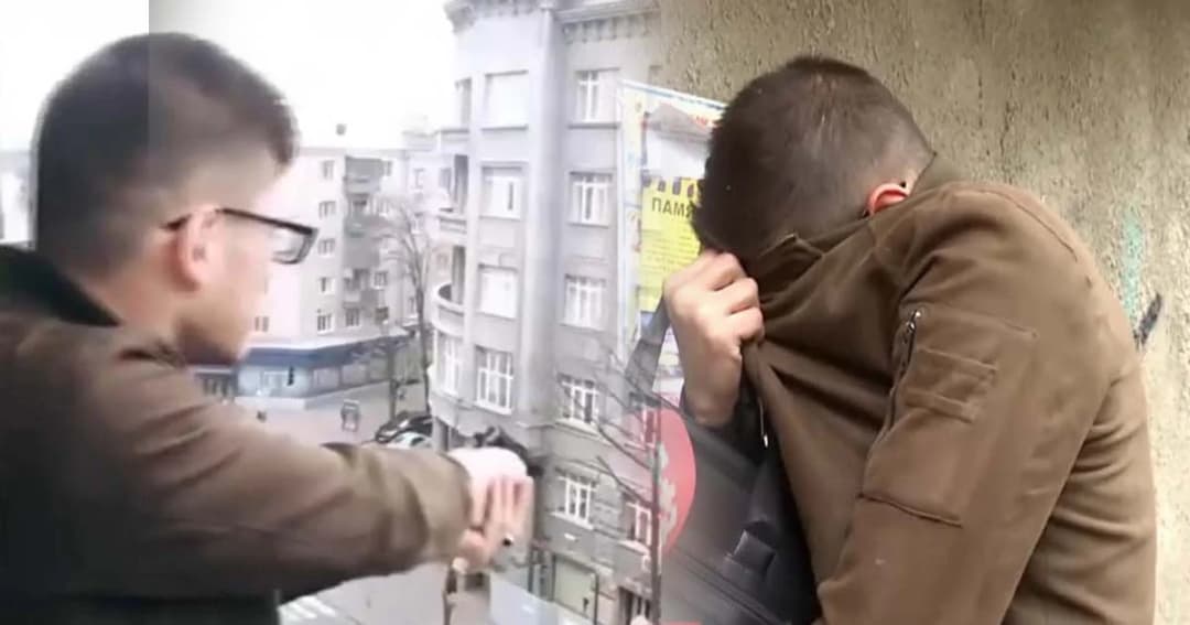 ตร.รวบทันควัน ! วัยรุ่นยูเครนเล่นพิเรนทร์อัดคลิปโชว์ ยิงปืน 5 นัด ใส่คนเดินถนน