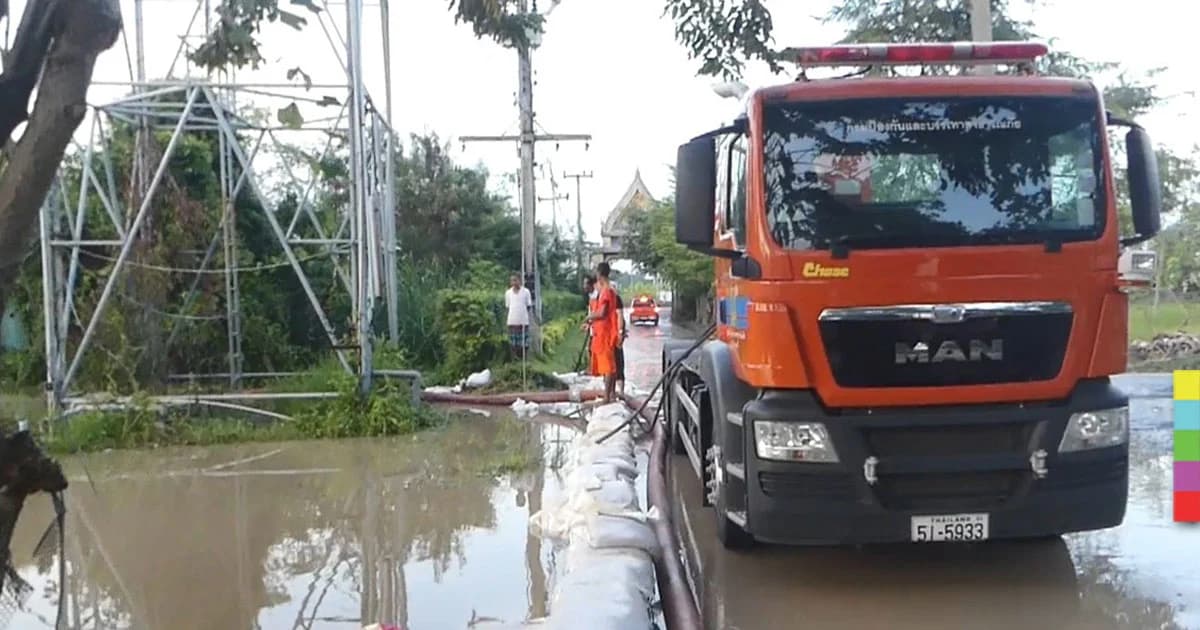 ชาวบ้านเดือด ! ขึ้นป้ายไม่ต้อนรับ อบต.บ้านปทุม หลังไม่ช่วยเหลือน้ำท่วม