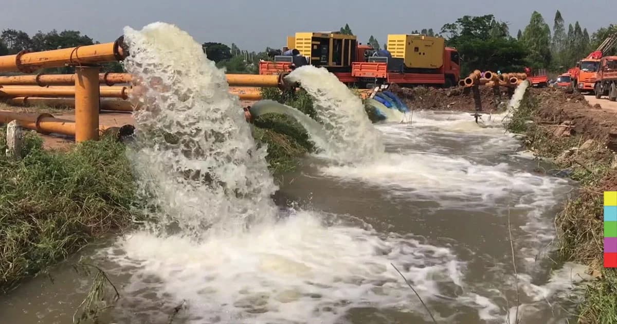 ‘ขอนแก่น’ เร่งสูบน้ำออกจากพื้นที่ ระบายน้ำท่วมในชุมชน