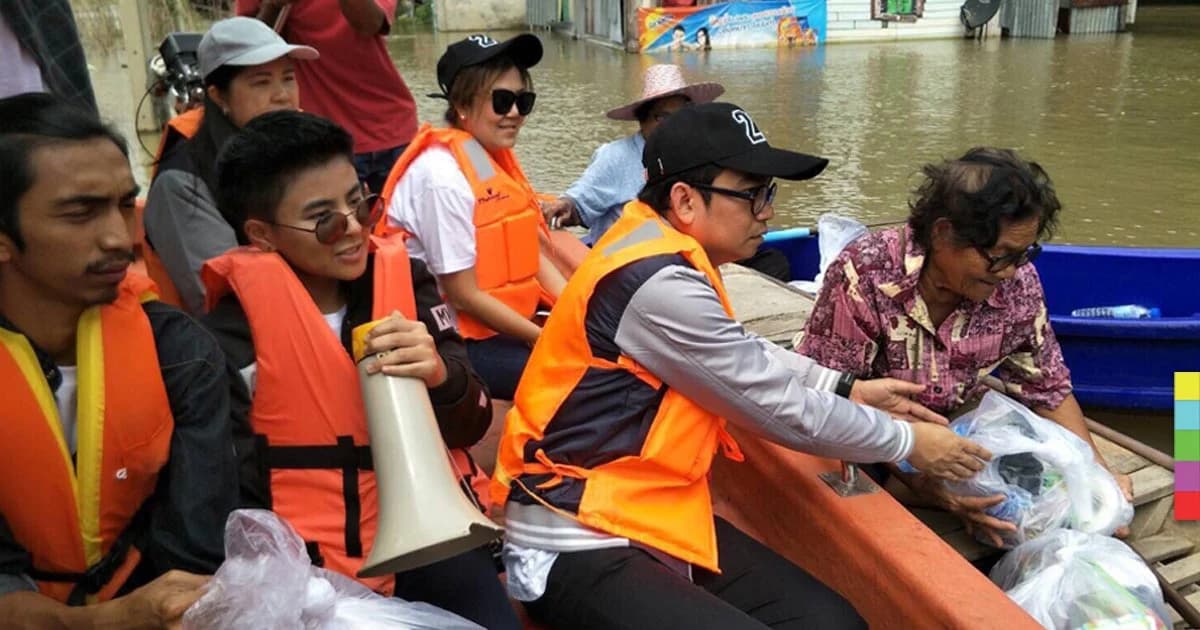 ‘พัน พลุแตก’ นำทีมศิลปินเวิร์คพอยท์ โดยมูลนิธิเวิร์คพอยท์ ช่วยเหลือผู้ประสบภัยน้ำท่วม อยุธยา