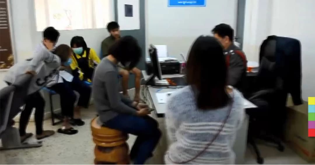 ตร.ปรับ 2 สาวนัดตบ 500 ! หนุ่มต่อยเเฟนเก่า ช่วยเเฟนใหม่ อ้างเมา