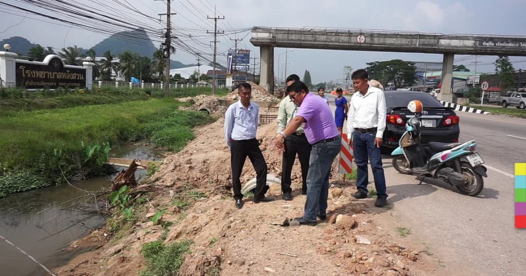 รพ.หลังสวน หวั่นน้ำท่วม หลังคาดการณ์ฝนตกต่อเนื่อง เร่งติดเครื่องสูบเพิ่ม