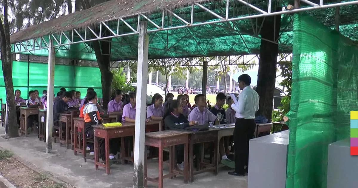 เดือดร้อนหนัก ! นร.กว่า 1,200 คน ไม่มีห้องเรียน หลังน้ำท่วมทำอาคารชำรุด