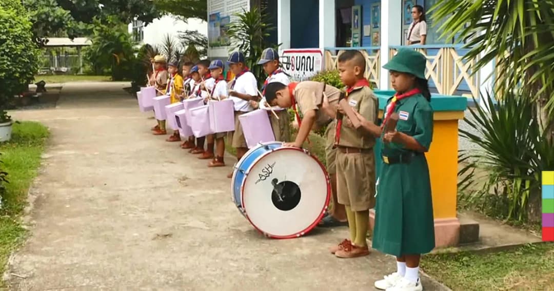 พบโรงเรียนประถม ตีปี๊ปแทนกลอง ร้องเพลงชาติ ครูเผย เนื่องจากขาดงบประมาณ