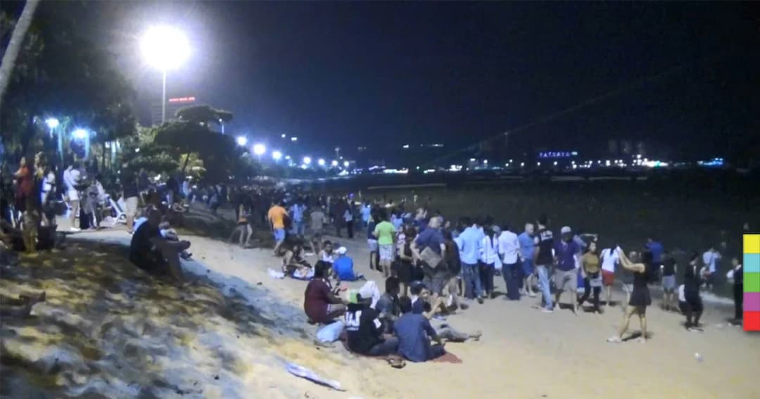 คึกคัก ! ประชาชน นักท่องเที่ยว ร่วมลอยกระทงชายหาดพัทยา