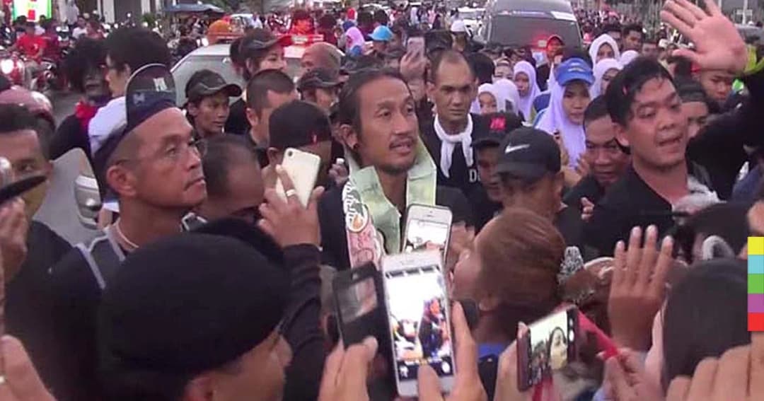 กำลังใจล้น ! “ตูน” ออกจากเทศบาลเมืองยะลา เตรียมวิ่งมุ่งหน้าสู่ปัตตานี