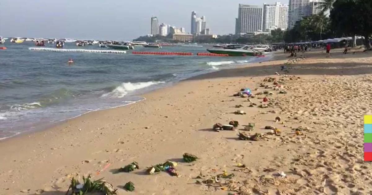 ท่องเที่ยวเซ็ง ! ขยะกระทงลอยติดฝังเกลื่อนหาดพัทยา