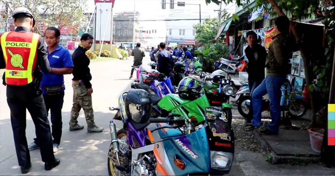 ตร.เพชรบูรณ์จับแว้นเที่ยวทะเลหมอก ซิ่งจยย.กว่า 30 คัน ขึ้นภูทับเบิก