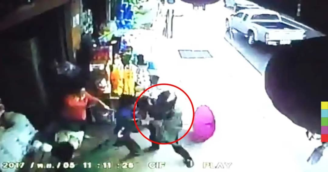 โจรดวงตกถูกรุมประชาทัณฑ์ หวังปล้นทรัพย์เจ้าของร้านข้าวสาร