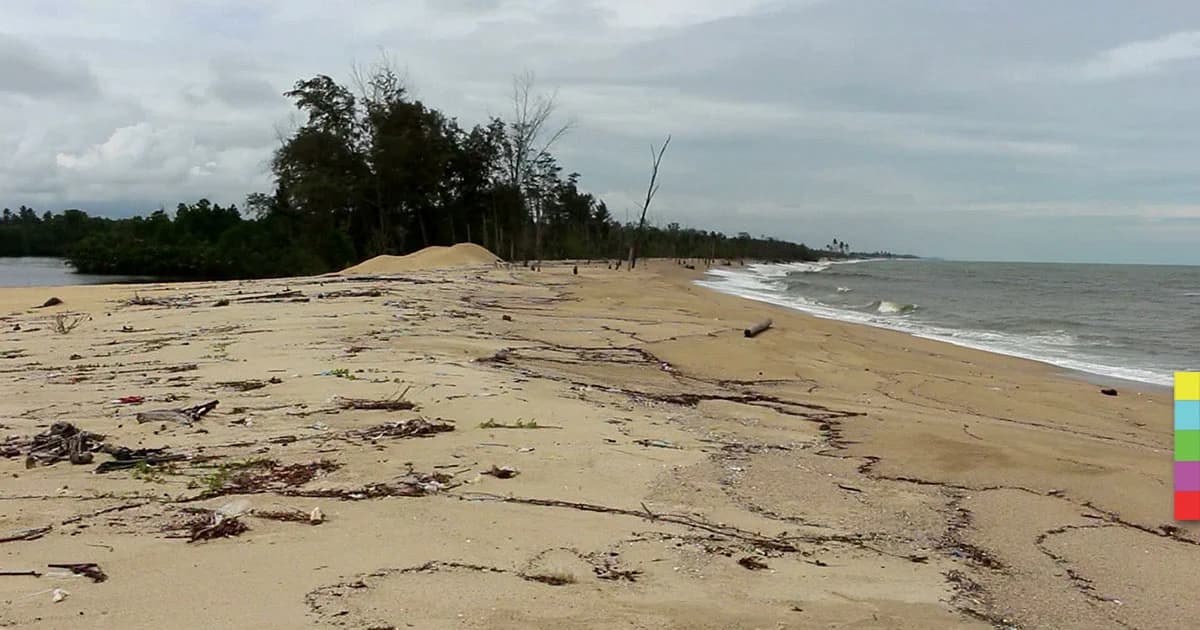 ชาวประมงเดือดร้อน ! คลื่นซัดทรายปิดทางน้ำเค็มเข้าคลอง ขาดรายได้นานกว่า 3 ปี