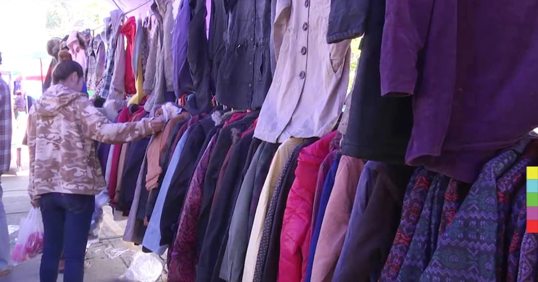 หนาวนี้คึกคัก ! ตลาดจุดผ่อนปรนไทย-ลาว เสื้อผ้ากันหนาวขายดี