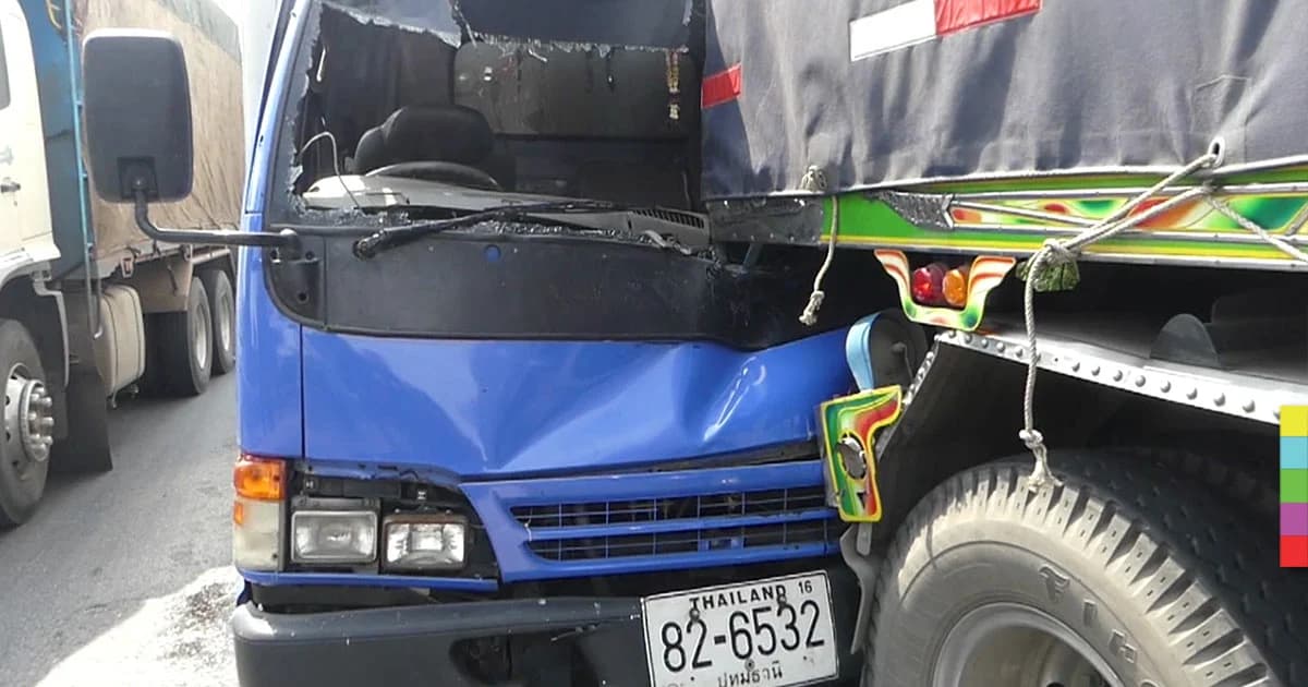 เบรกไม่อยู่ ! รถบรรทุกพุ่งชนท้ายรถพ่วง 4 คันรวด