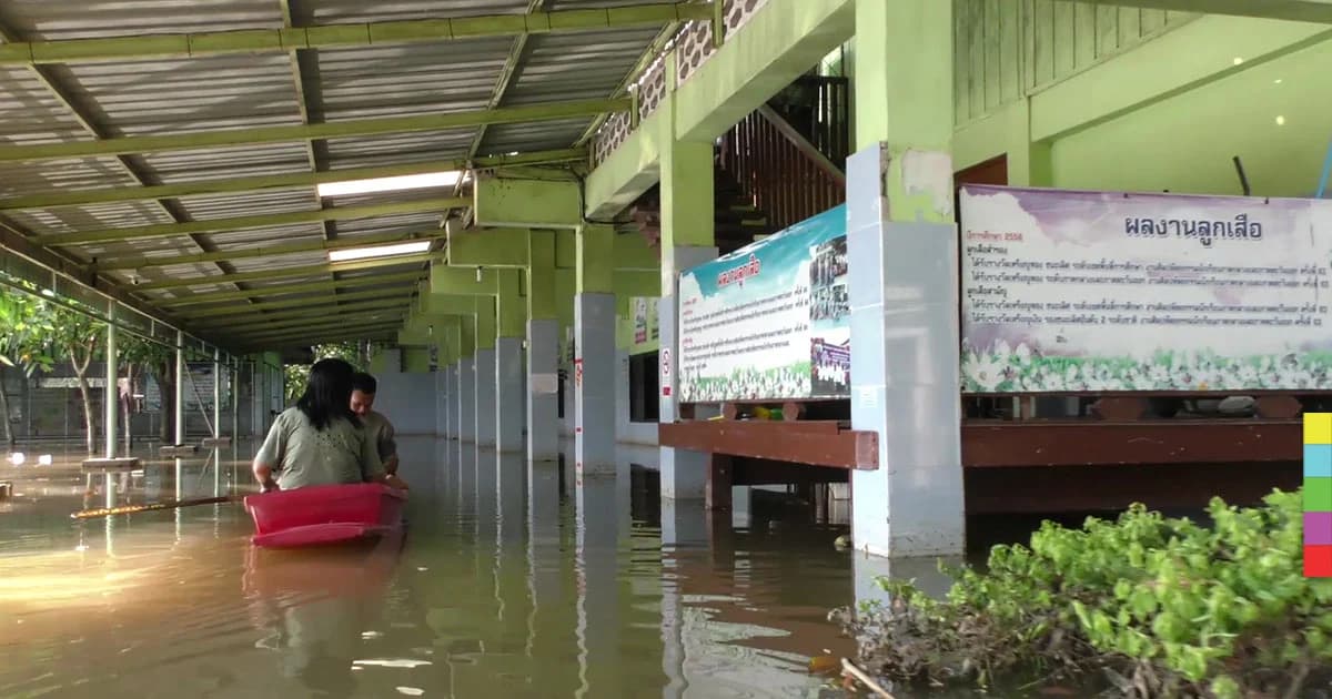 ชัยนาทยังอ่วม ! น้ำท่วมโรงเรียน นร.ต้องย้ายที่เรียน