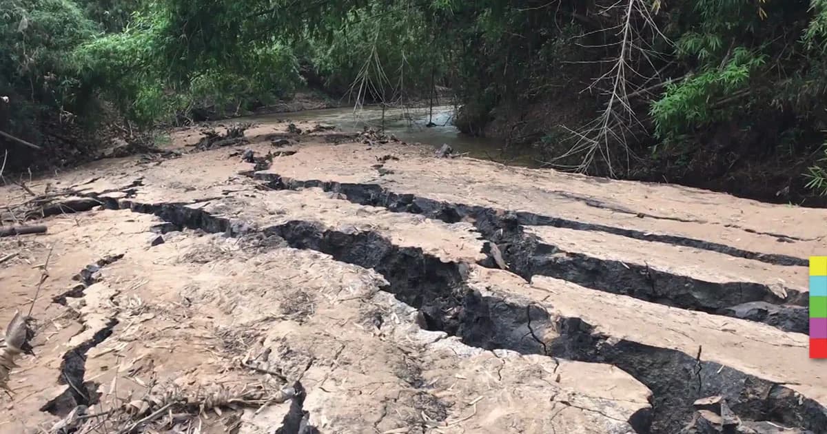 กระจ่าง ! จนท.ตรวจสอบแล้ว พื้นดินโผล่กลางลำน้ำพุง