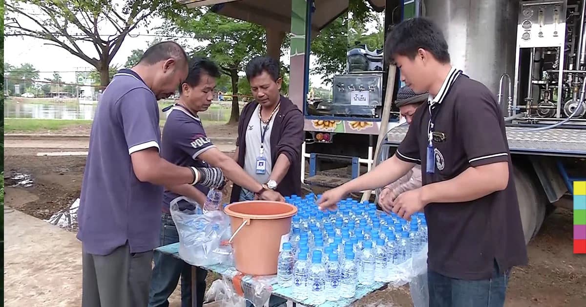 จนท. เร่งช่วยเหลือผู้ประสบภัย แจกจ่ายน้ำดื่มสะอาดวันละ 2,000 ลิตร