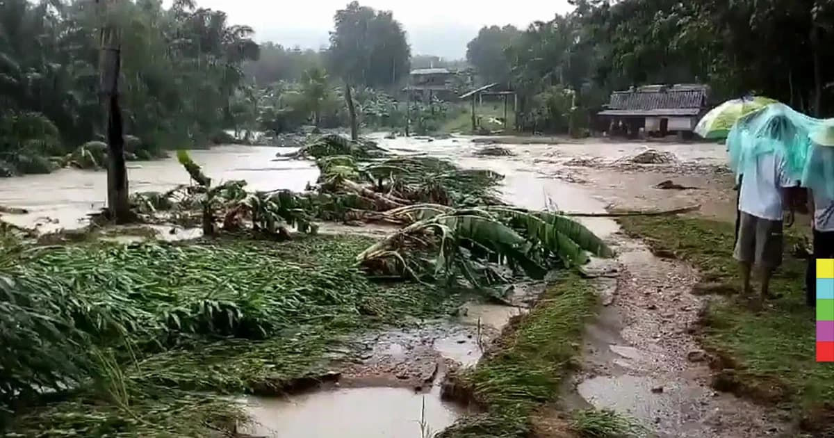 ผู้ว่าฯ ประจวบเตือน ! เตรียมอพยพขึ้นที่สูง หลังระดับน้ำล้นสปิลเวย์