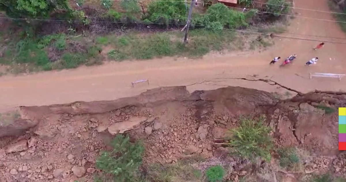 ถล่มอีกรอบ ! ถนนริมน้ำยมสุโขทัยพังหลายจุด วอนรัฐเร่งแก้ไข