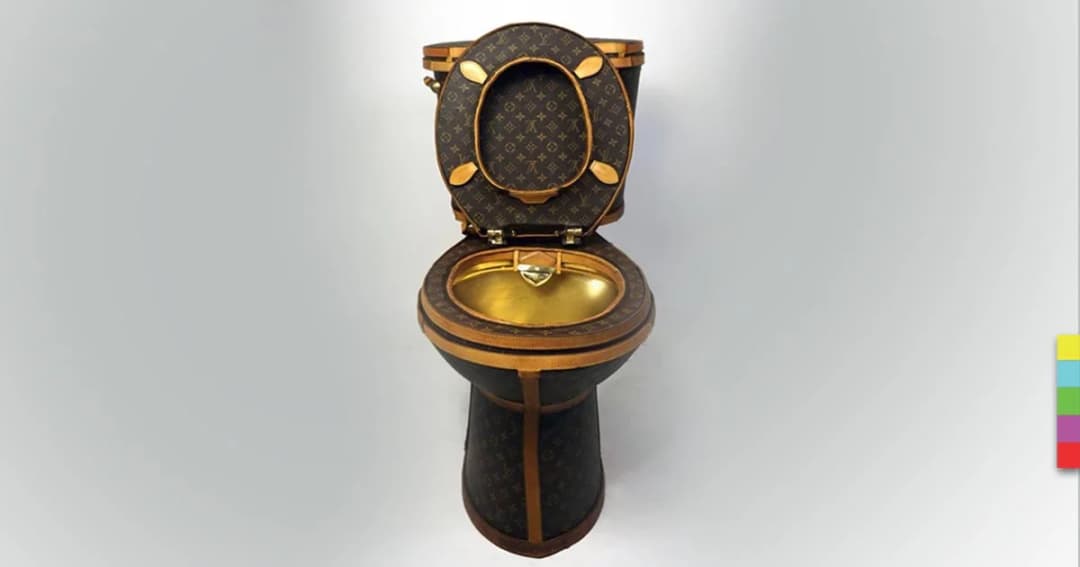 ชักโครกทองคำหุ้มหนังหลุยส์ วิตตอง มูลค่ากว่า 3.3 ล้านบาท