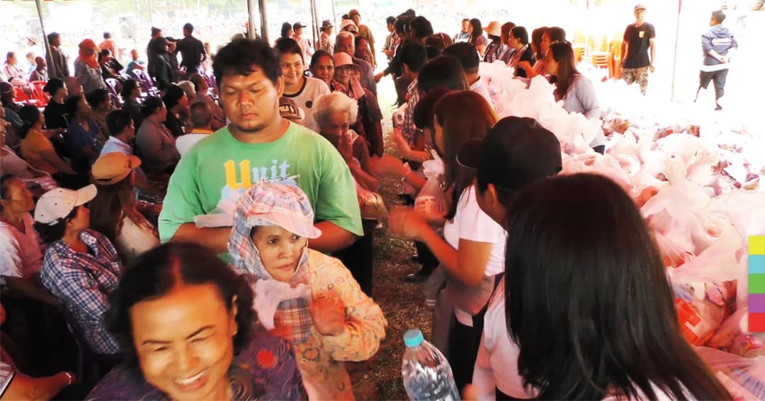 มูลนิธิเวิร์คพอยท์ แจกถุงยังชีพ เยียวยาผู้ประสบอุทกภัย จ.ชัยนาท