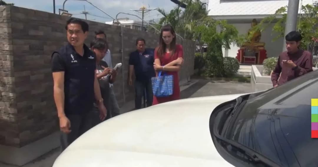 เจ้าของรถโวย ถูกมือดีเอาของเหลวราดสีจนเสียหาย