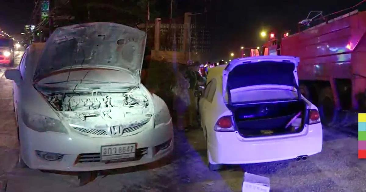 ระทึก ! หนุ่มสาวขับเก๋งกลับจากชมพระเมรุมาศ ไฟไหม้ห้องเครื่อง โชคดี จนท.ช่วยดับทัน