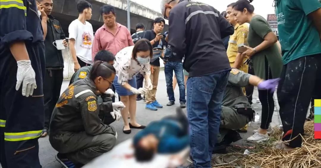 คนงานติดป้ายโฆษณาถูกไฟดูดร่วงจากป้ายสูง 30 ม. ดับ