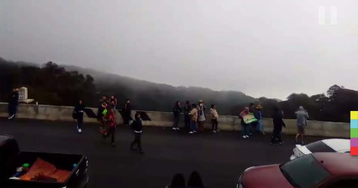 นทท.คึกคัก ! แห่สัมผัสอากาศหนาวยอดดอยอินทนนท์ อุณหภูมิเช้านี้ลดต่ำสุด 9 องศาฯ